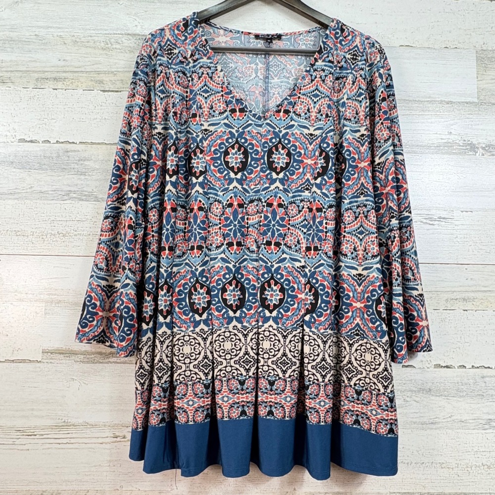Sami & Jo Plus 2X Tunic Top Blue Red Medallion Print V-Neck 3/4 Sleeve Stretch